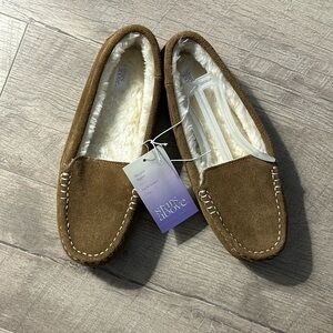 Stars above Ugg like slippers